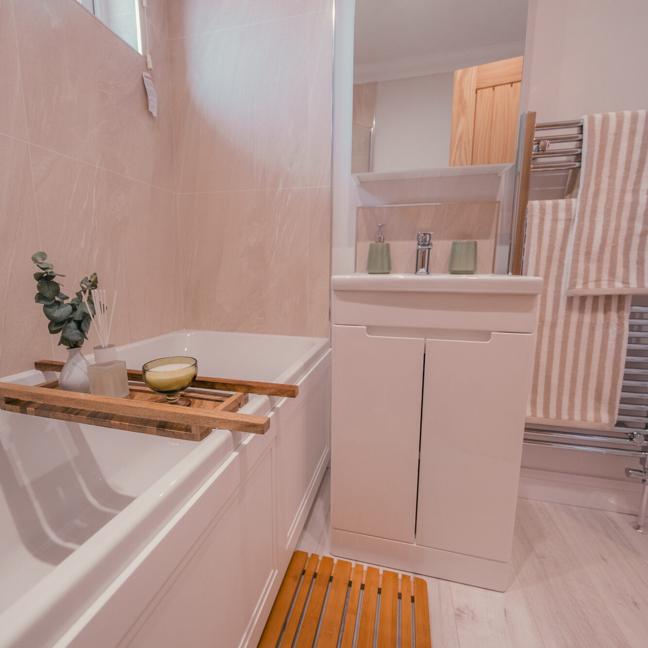 Designed bath area Warkton Platinum