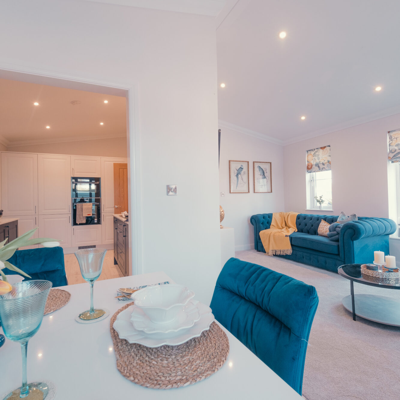Dining area Warkton Platinum